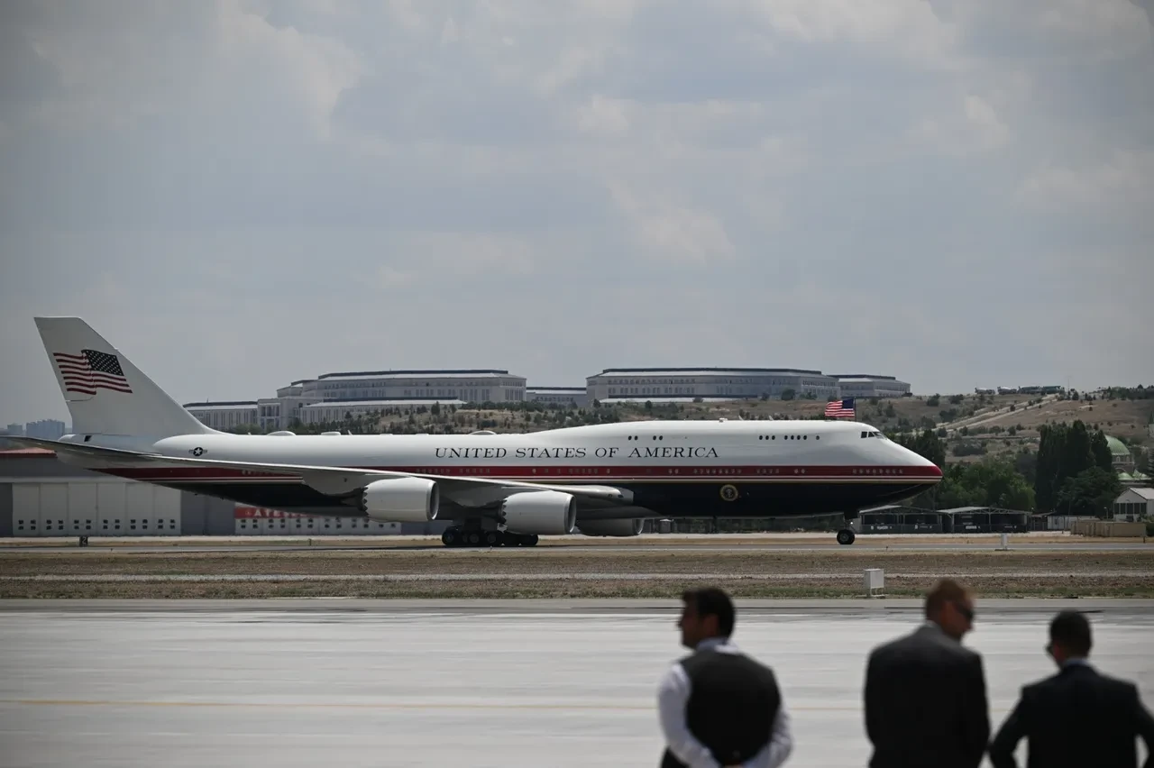 ABD Başkanı Donald Trump, Ankara'da! Cumhurbaşkanı Erdoğan resmi törenle karşıladı: İşte ilk kareler