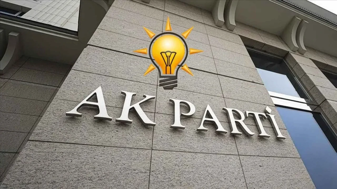 AK Parti'de bayrak değişimi: 3 il başkanı istifa etti