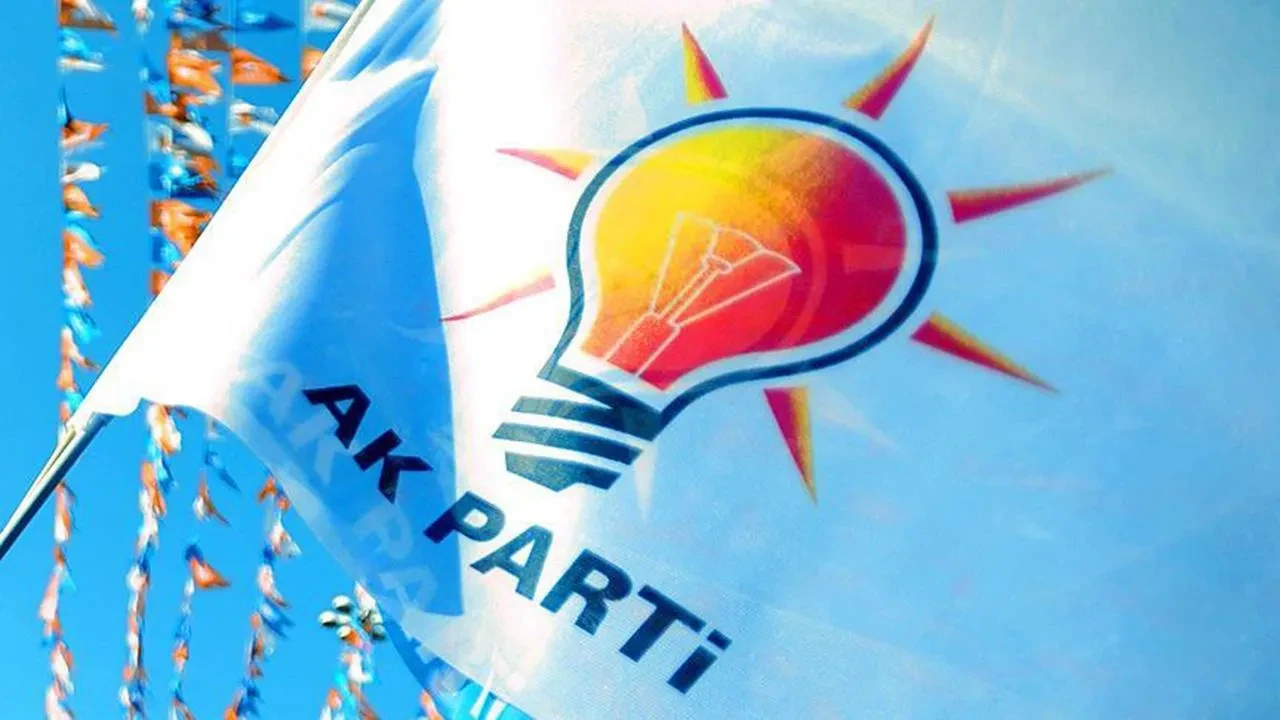 AK Parti'de bayrak değişimi: 3 il başkanı istifa etti