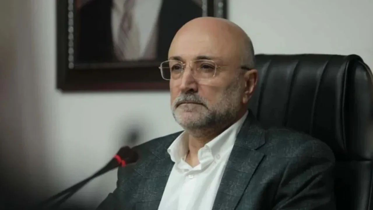 AK Parti'de bayrak değişimi: 3 il başkanı istifa etti