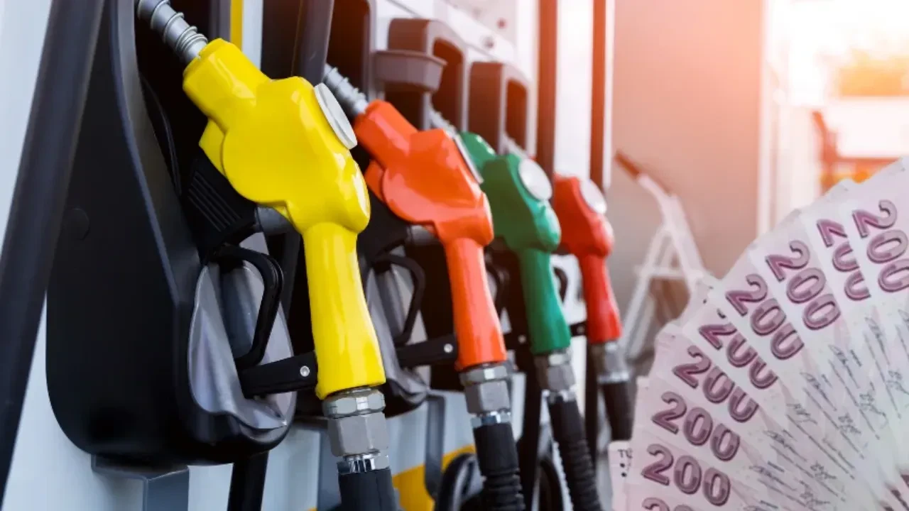 Akaryakıta peş peşe ikinci zam! Bu gece yarısından itibaren geçerli olacak