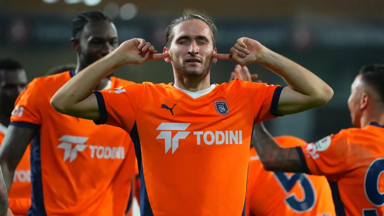 Başakşehir'de Miguel Crespo takımdan ayrıldı! İşte Portekizli futbolcunun yeni takımı