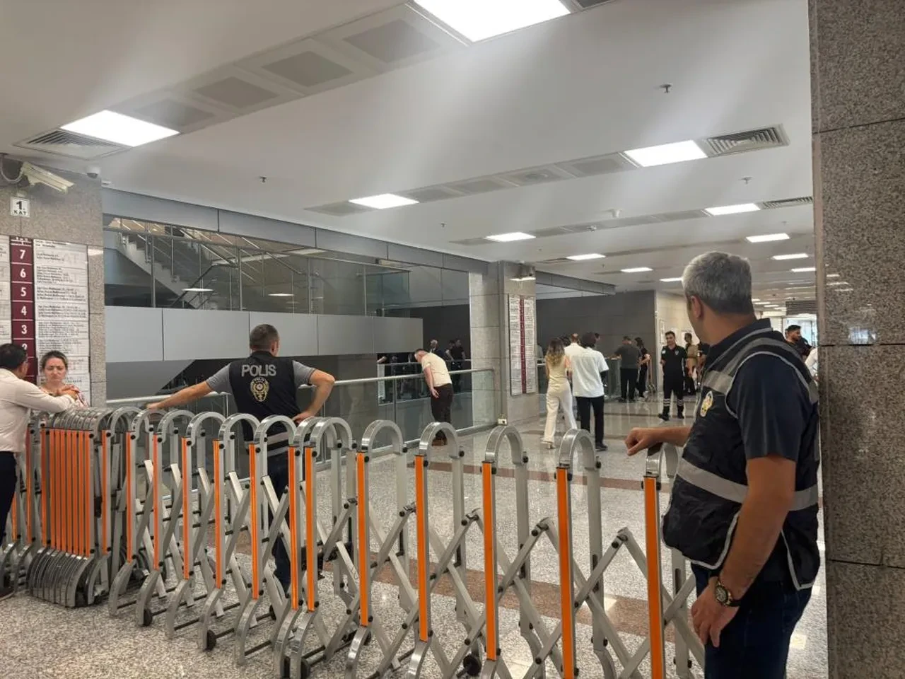  Çağlayan Adliyesi’nde intihar! 6. kattan kendini beton zemine bıraktı