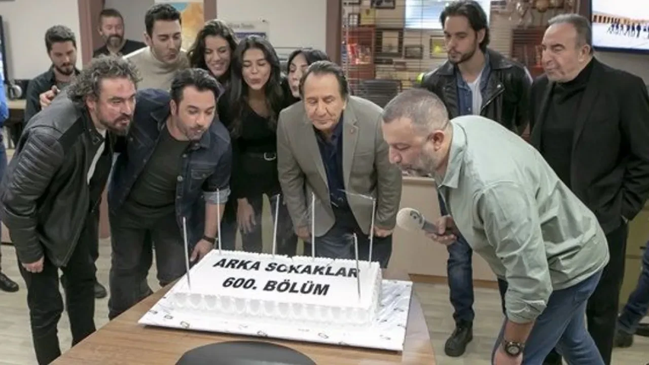 Ekranların efsane dizisi Arka Sokaklar için flaş karar! Yapımcı koltuğu boşaldı, yenisi aranıyor!