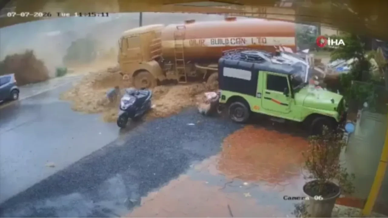 Hindistan'da heyelan tankeri de sürükledi! Dehşet anları: Ölü ve yaralılar var