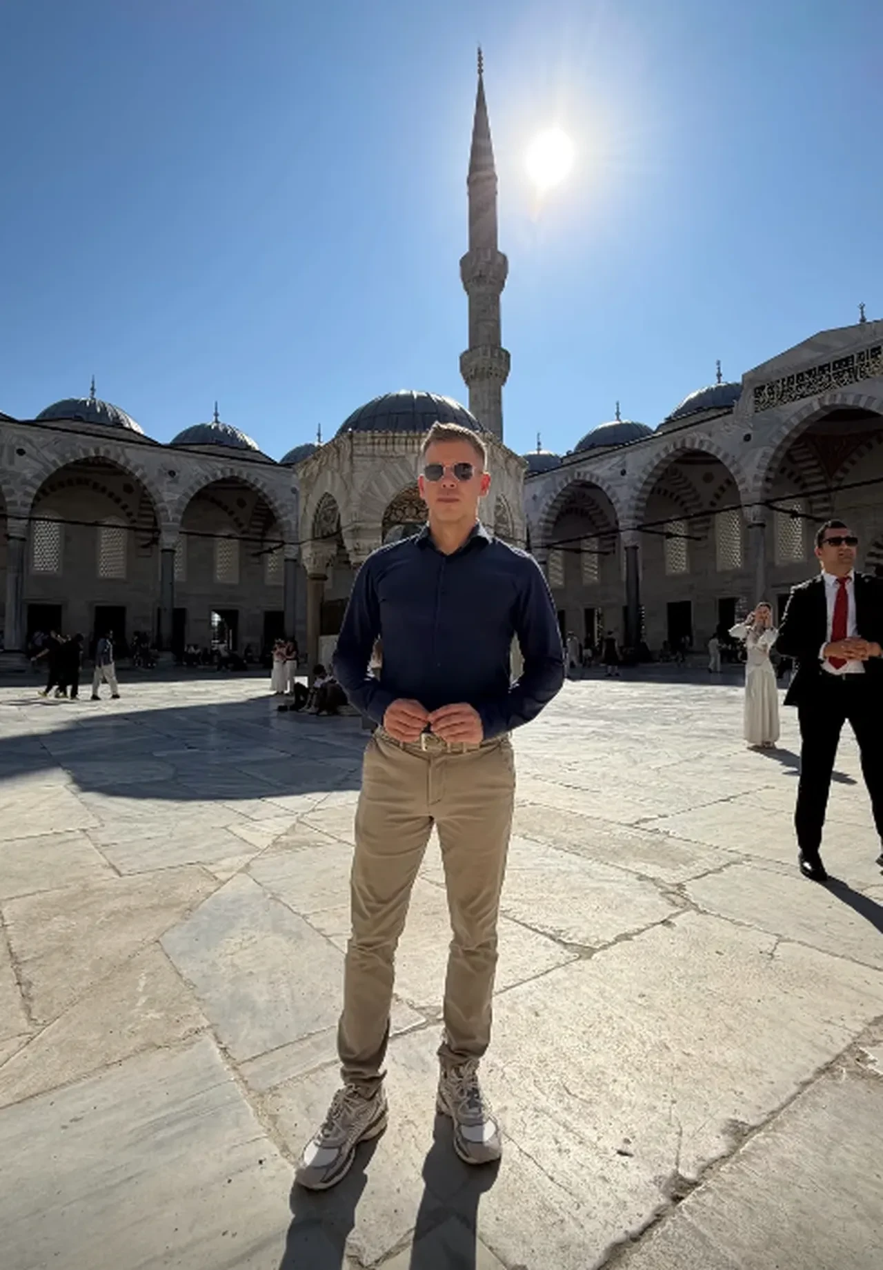 NATO zirvesi için geldi, turist gibi gezdi: Macaristan Başbakanı Magyar İstanbul sokaklarında