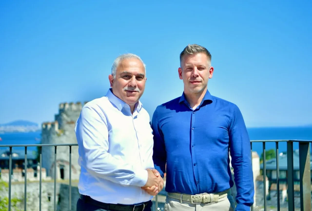 NATO zirvesi için geldi, turist gibi gezdi: Macaristan Başbakanı Magyar İstanbul sokaklarında