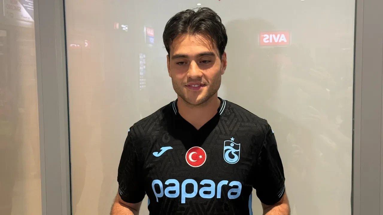 /spor/trabzonsporun-yeni-transferi-aral-simsir-trabzona-geldi-trabzonspor-benim-icin-zor-bi-3346202