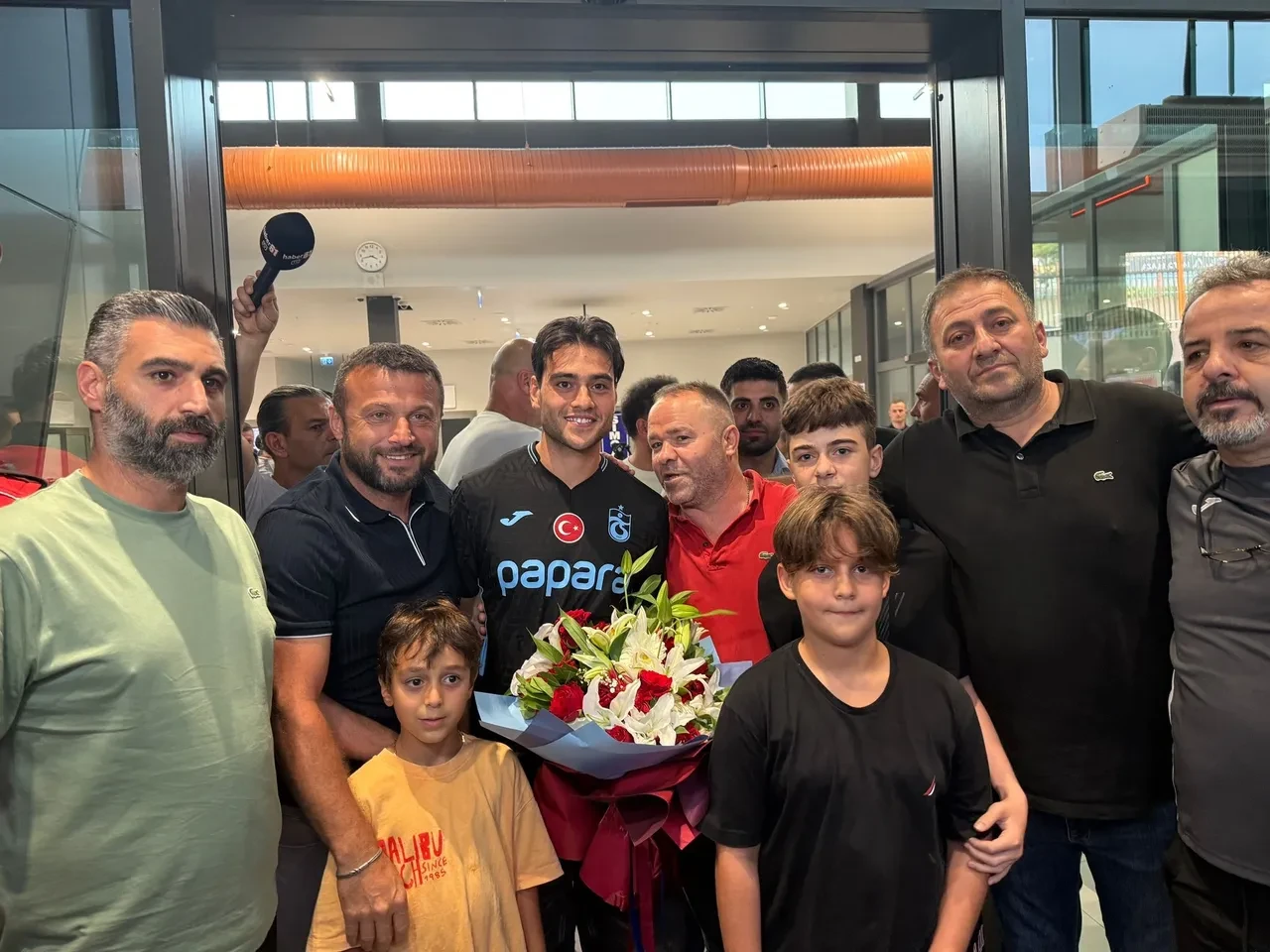 Trabzonspor'un yeni transferi Aral Şimşir, Trabzon'a geldi! "Trabzonspor benim için zor bir tercih olmadı"
