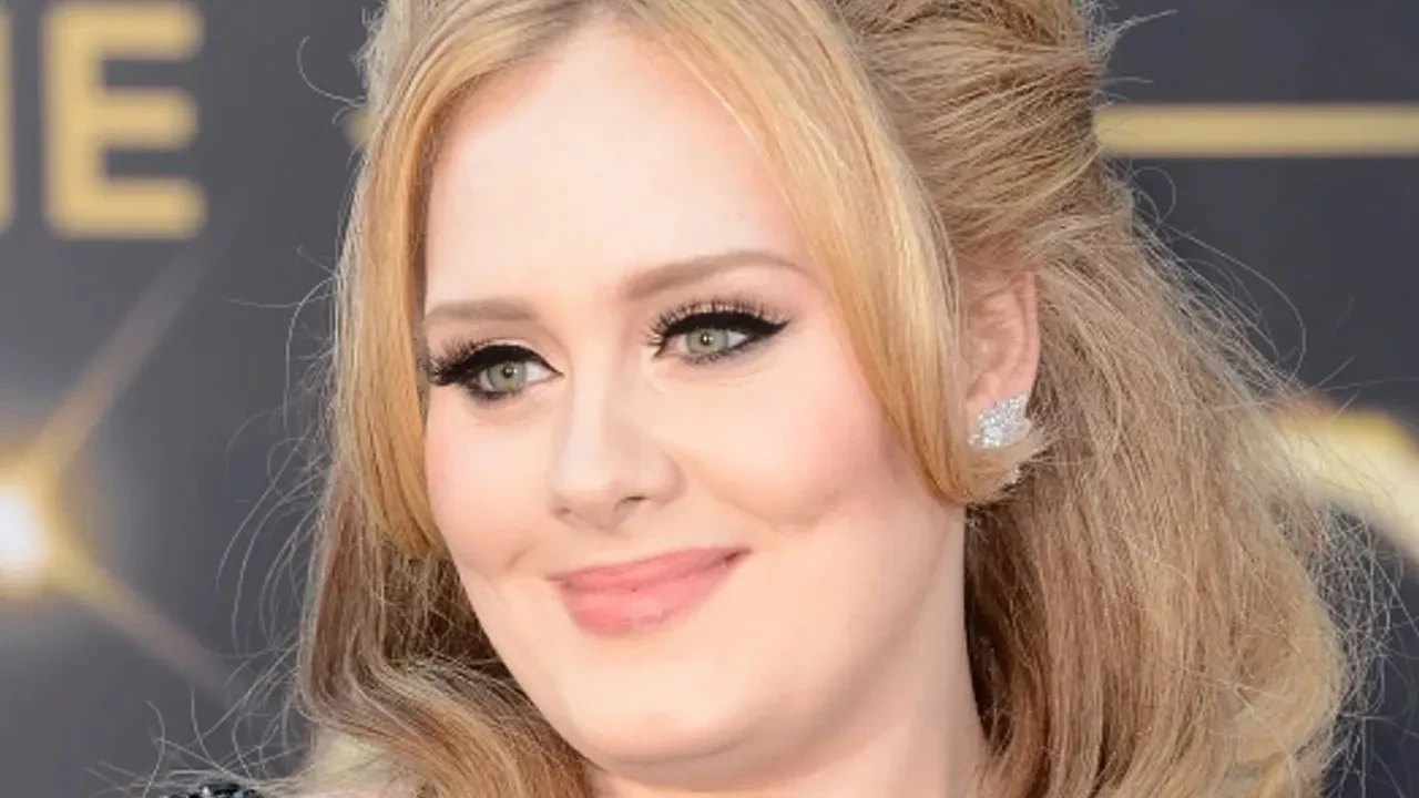 Ünlü şarkıcı Adele'nin yüzünü görenler tanımakta zorluk çekiyor! Yok böyle bir değişim