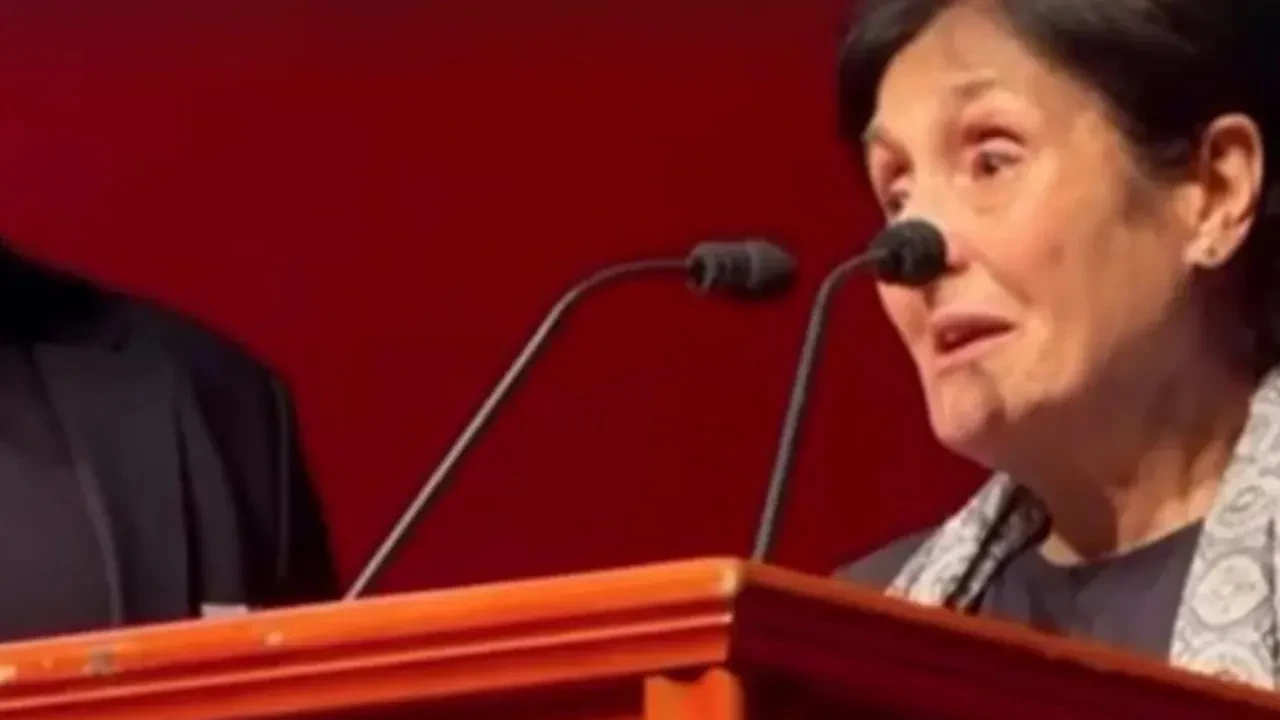 Usta oyuncu Zihni Göktay'a veda! Harbiye sahnesinde gözyaşları sel oldu