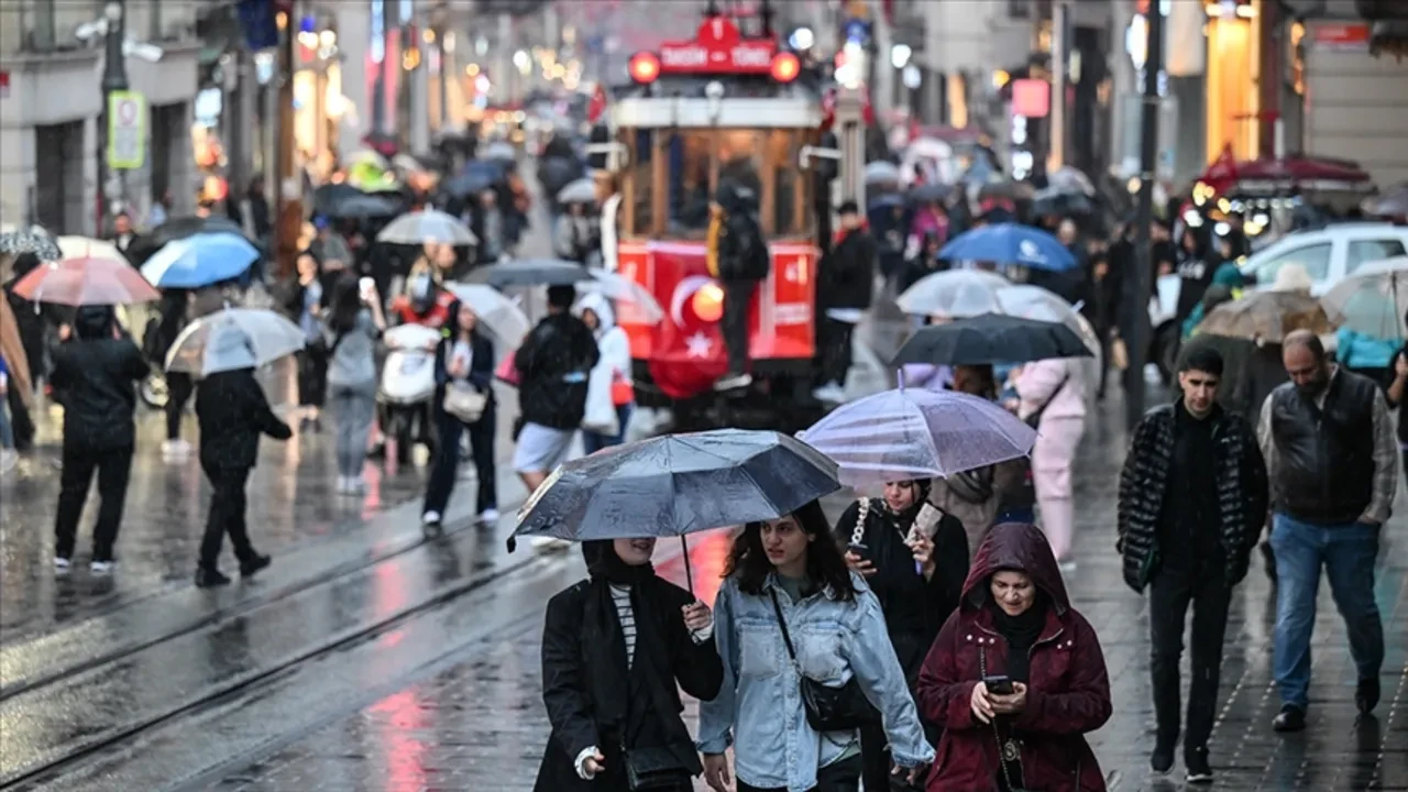 AKOM tarih vererek uyardı! İstanbul’da metrekareye 12 kg yağış düşecek