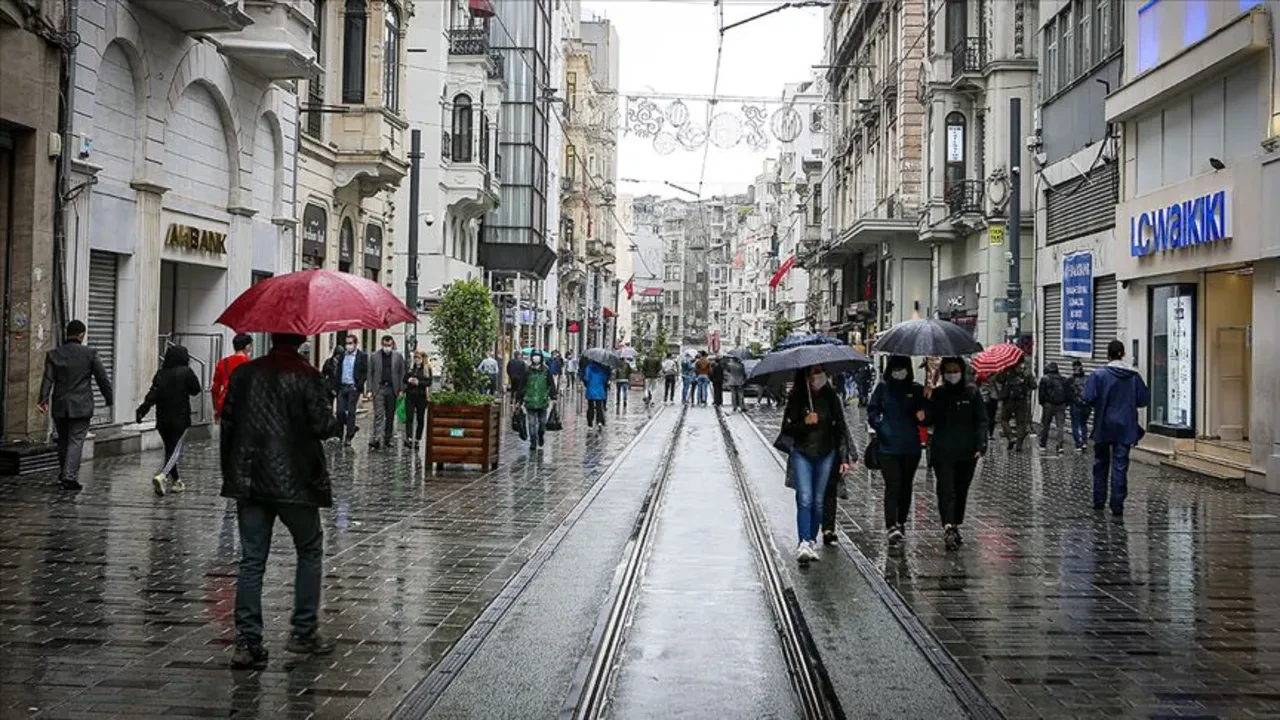 AKOM tarih vererek uyardı! İstanbul’da metrekareye 12 kg yağış düşecek