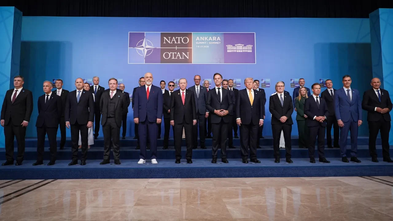 Ankara'daki NATO Zirvesi'nde liderlerden aile fotoğrafı