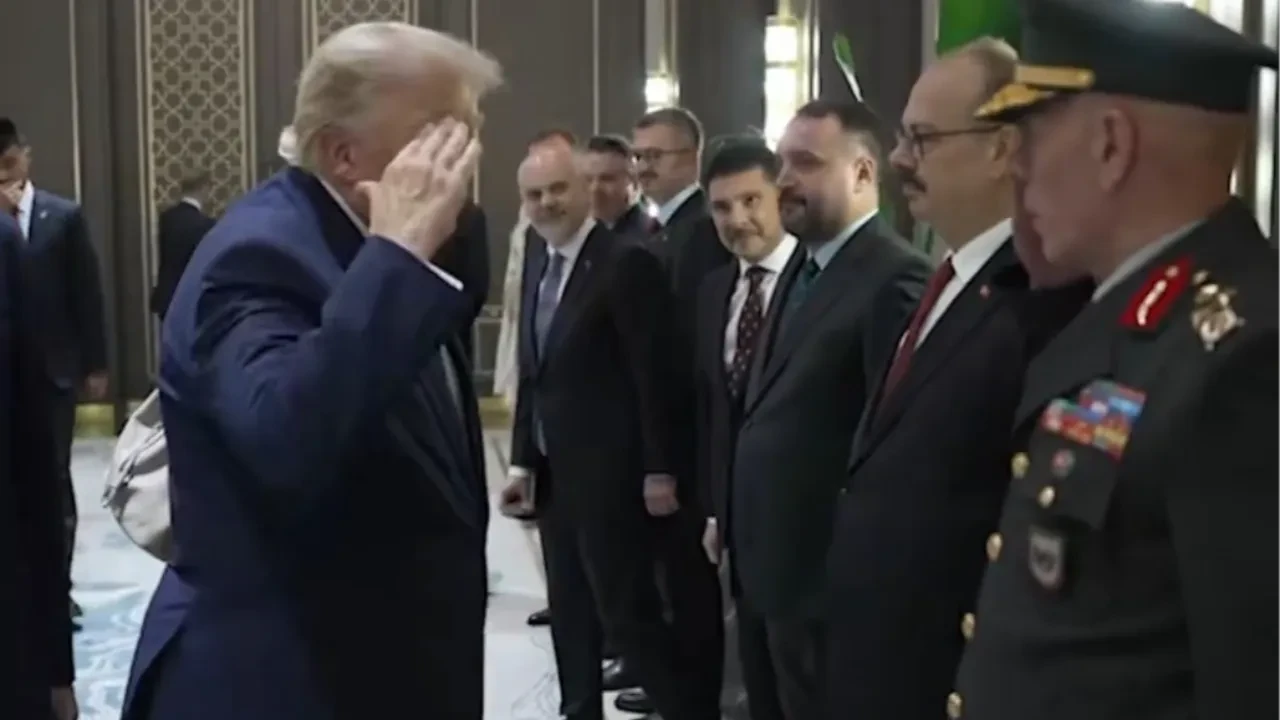 Donald Trump'ın Türk komutanlara asker selamı verdiği anlar