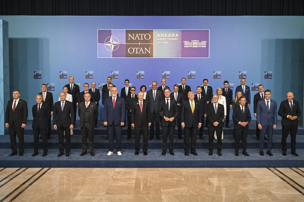 NATO Zirvesi'nde dikkat çeken anlar! Rutte ve Trump bakakaldı