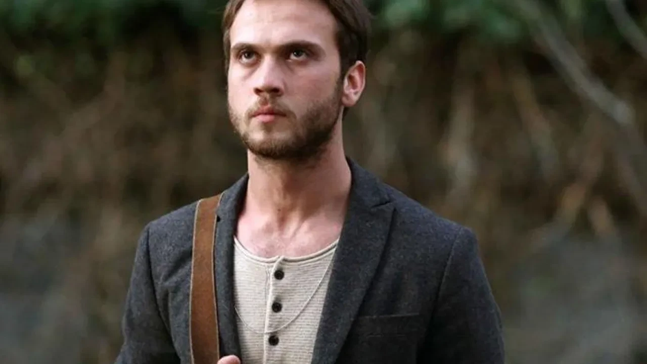 Aras Bulut İynemli'nin 15 yaşındaki görüntüleri sosyal medyayı salladı! Yok böyle değişim