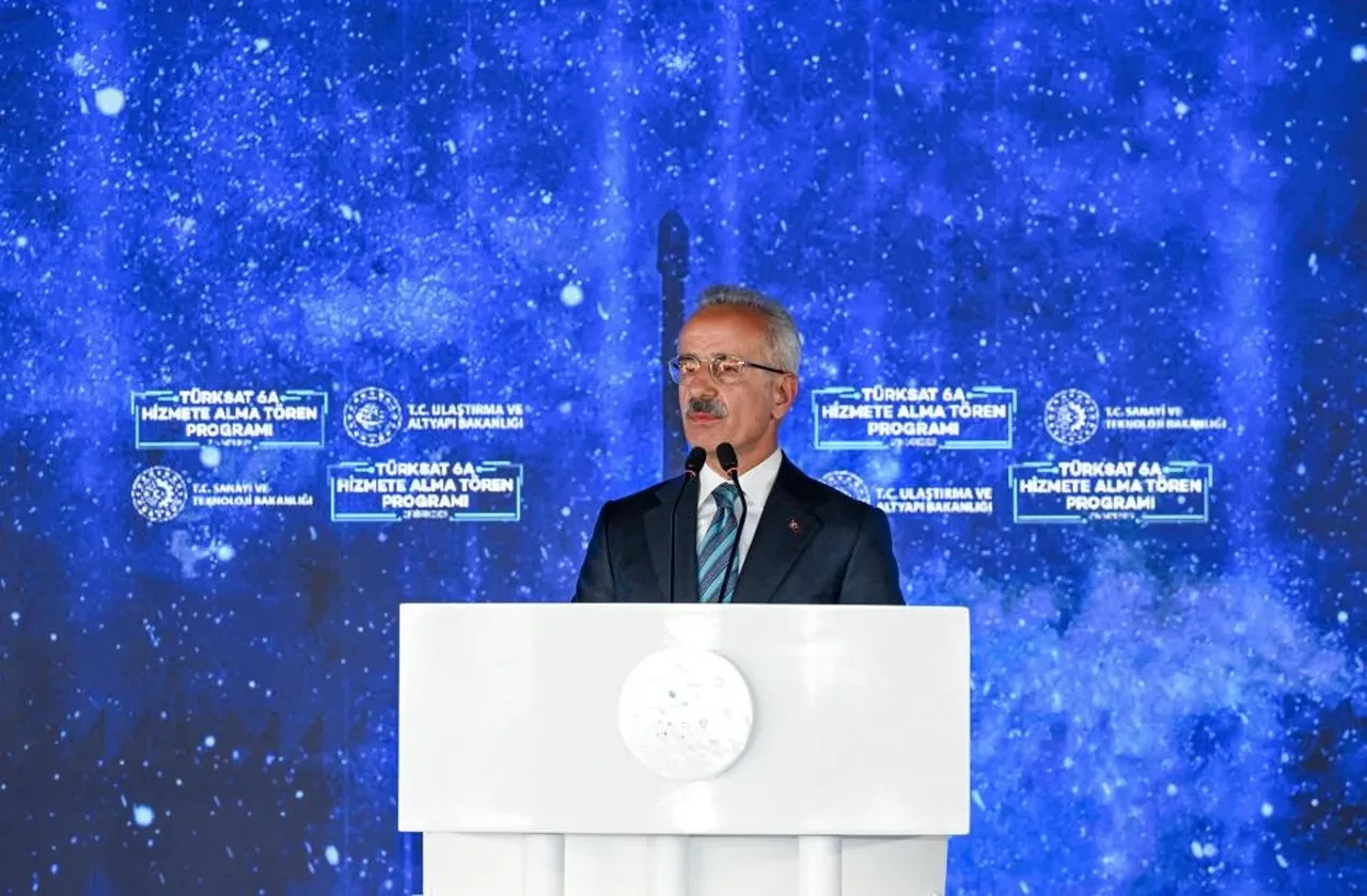 Bakan Uraloğlu duyurdu! 10 ülkede 69 televizyon kanalına yayın hizmeti sunuyoruz