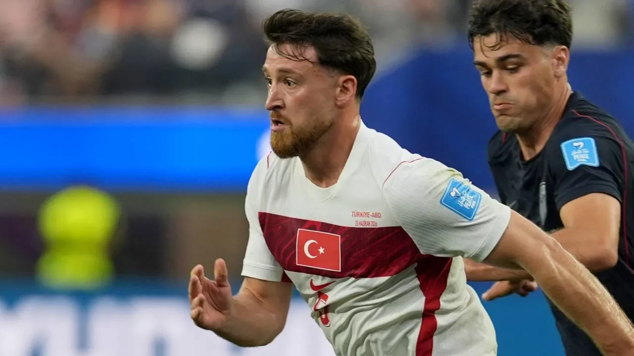 Beşiktaş, Salih Özcan'ı kadrosuna kattı! Milli futbolcuyla sözleşme imzalandı