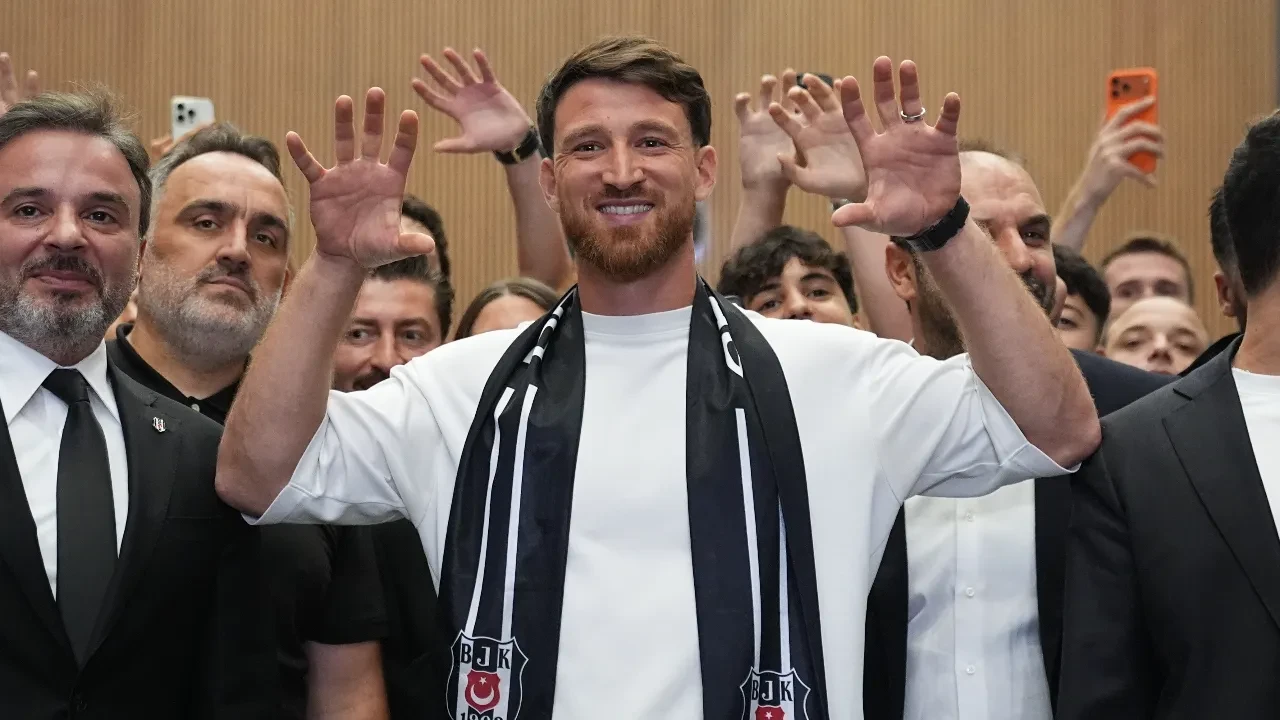 Beşiktaş'ın yeni transferi Salih Özcan, İstanbul'a geldi! 