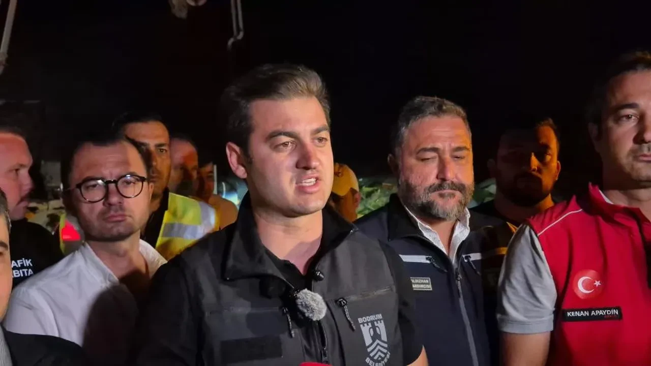 Bodrum'da korkutan yangın! Alevler evlere yaklaştı, ekipler seferber oldu