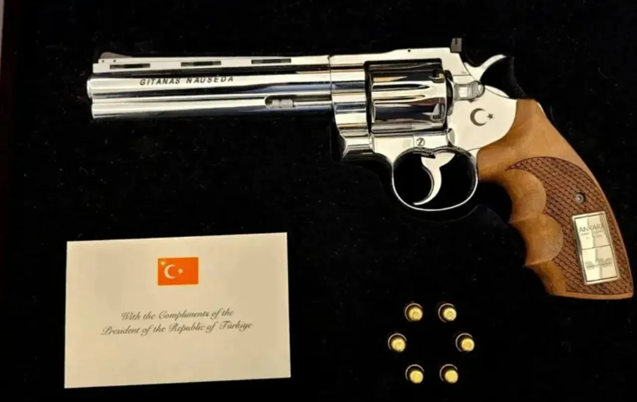 Cumhurbaşkanı Erdoğan'ın NATO liderlerine hediye ettiği revolverlerin sırrı