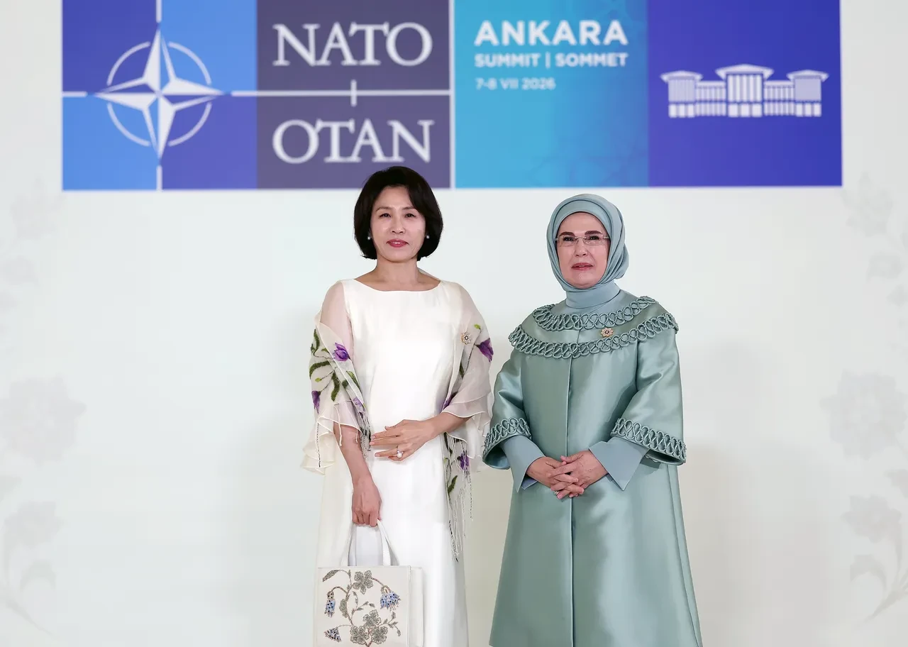 Emine Erdoğan NATO'ya gelen liderlerin eşlerini ağırladı! Türk motifleri ve lezzetleri yemeğe damga vurdu