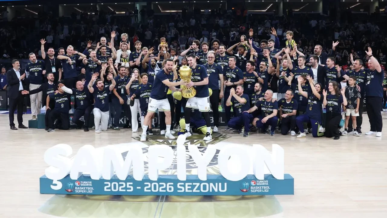 Fenerbahçe'nin yıldız oyuncusu takımdan gitti! Sarı-lacivertlilerden taraftarı üzen paylaşım