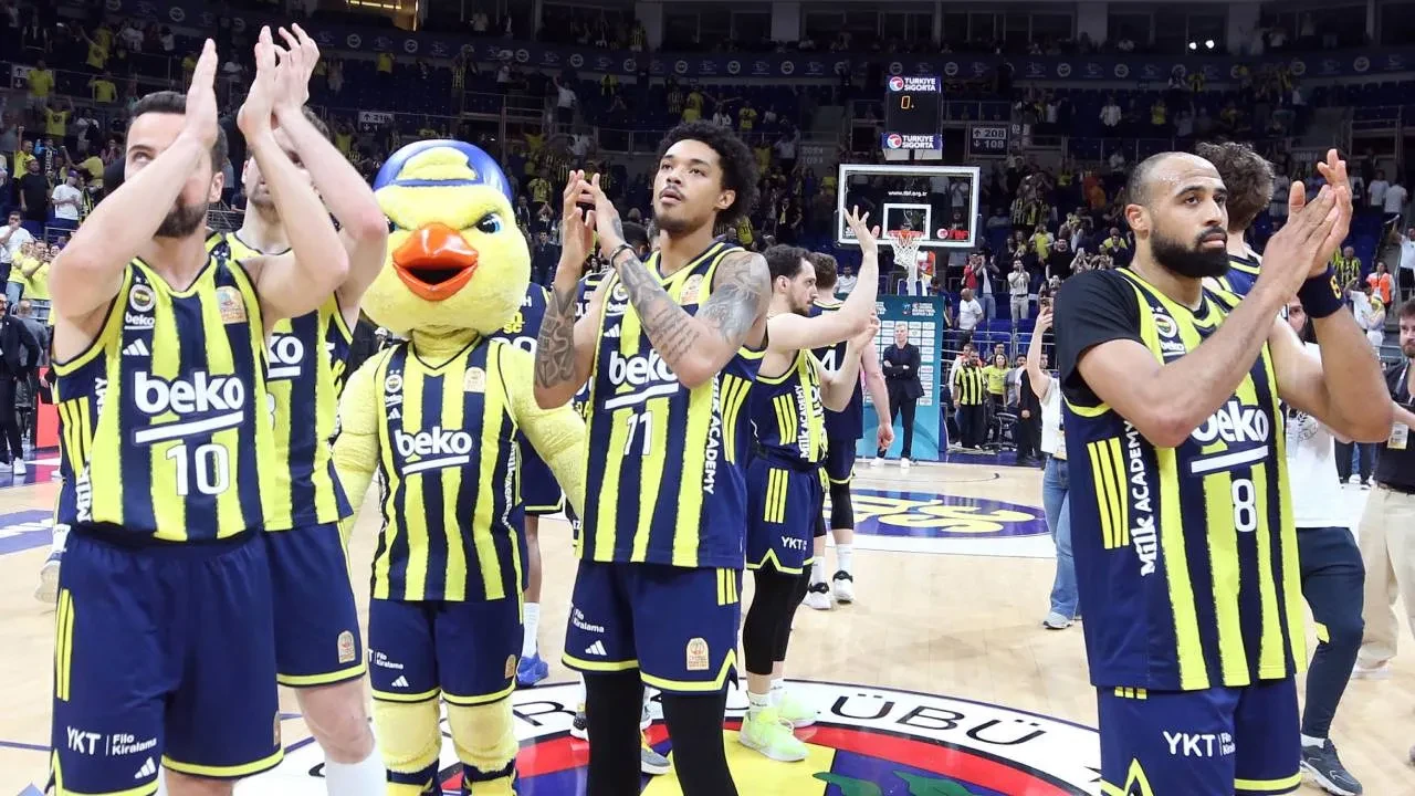Fenerbahçe'nin yıldız oyuncusu takımdan gitti! Sarı-lacivertlilerden taraftarı üzen paylaşım