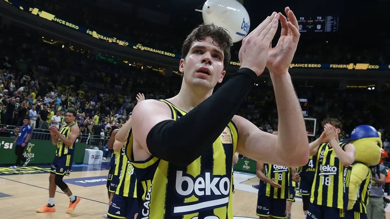 Fenerbahçe'nin yıldız oyuncusu takımdan gitti! Sarı-lacivertlilerden taraftarı üzen paylaşım