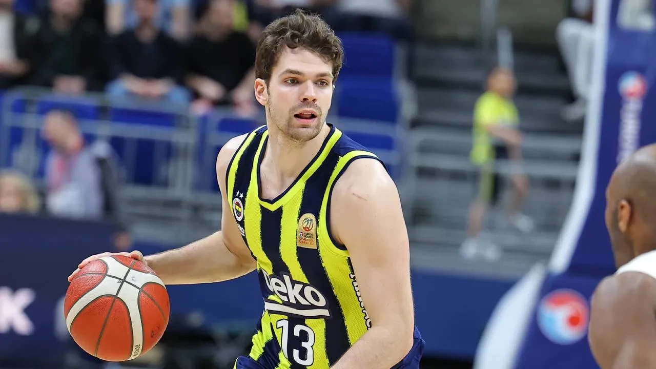 Fenerbahçe'nin yıldız oyuncusu takımdan gitti! Sarı-lacivertlilerden taraftarı üzen paylaşım