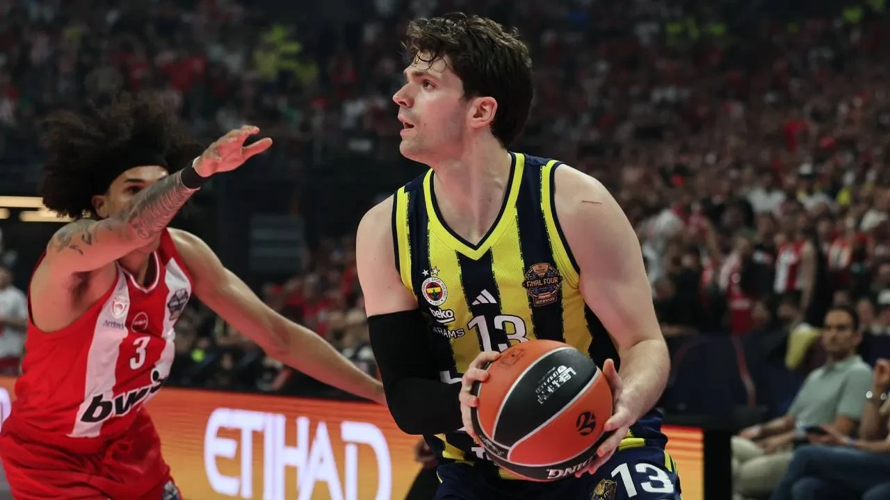 Fenerbahçe'nin yıldız oyuncusu takımdan gitti! Sarı-lacivertlilerden taraftarı üzen paylaşım