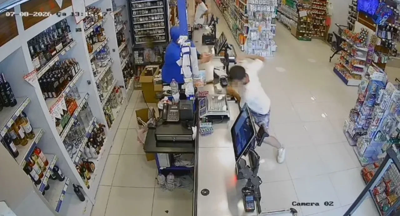 Film sahnesi değil gerçek! Marketten para, yolda otomobil, kaçarken cep telefonu gasp etti