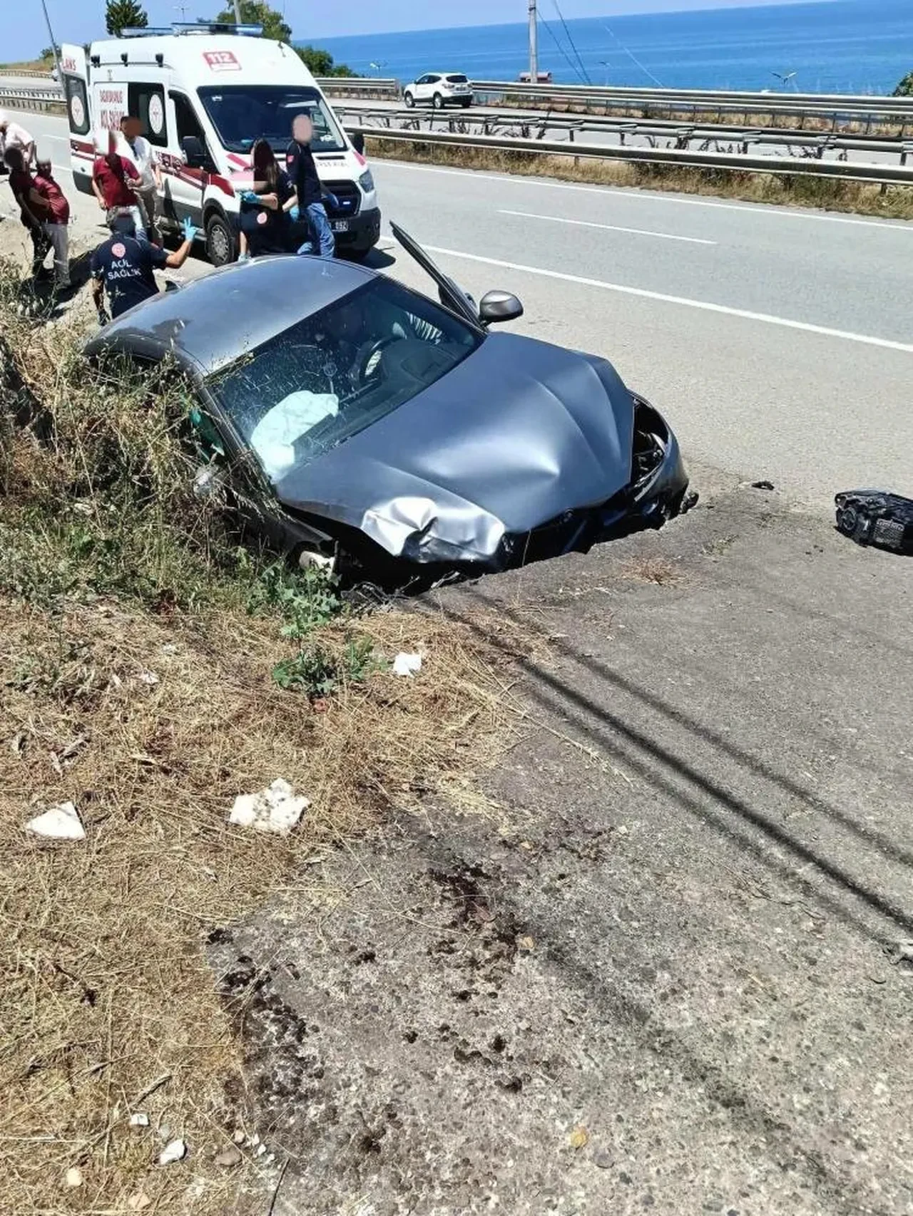 Otomobil ile motosiklet çarpıştı, yola savrulan sürücü hayatını kaybetti