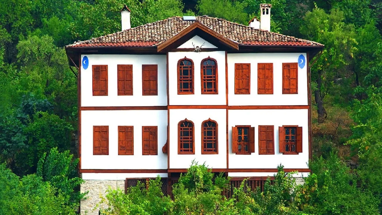 Halit Ergenç'ten miras arsada sürpriz karar! Site yerine konak istedi