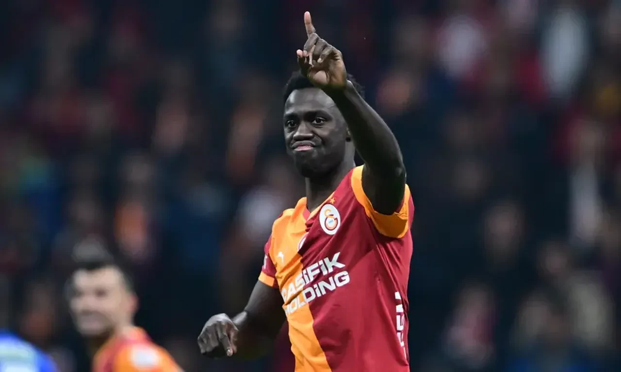Inter ve Como beklemedeydi: Galatasaray'dan Davinson Sanchez kararı!
