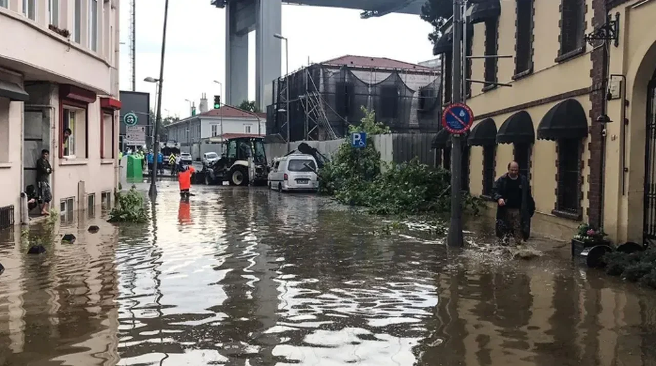 İstanbul'da sel tehlikesi! Bu ilçelerde yaşayanlar dikkat: Mikdat Kadıoğlu riskli bölgeleri tek tek açıkladı!