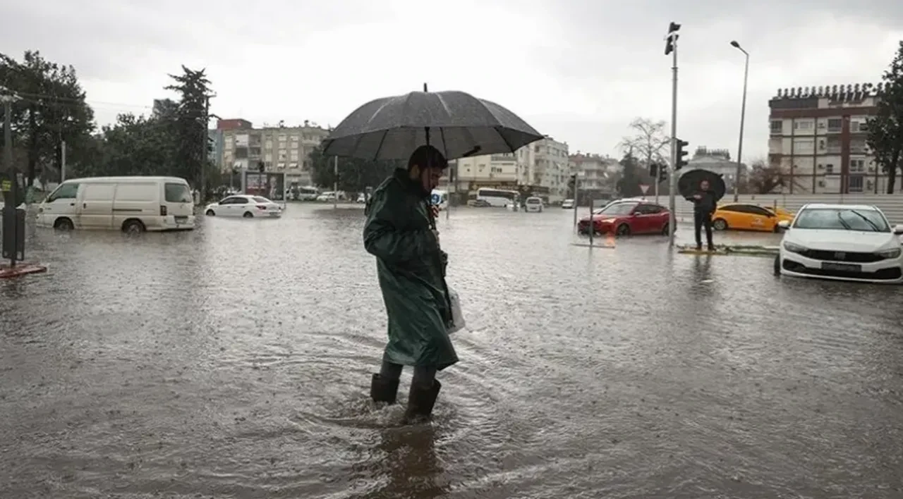 İstanbul'da sel tehlikesi! Bu ilçelerde yaşayanlar dikkat: Mikdat Kadıoğlu riskli bölgeleri tek tek açıkladı!