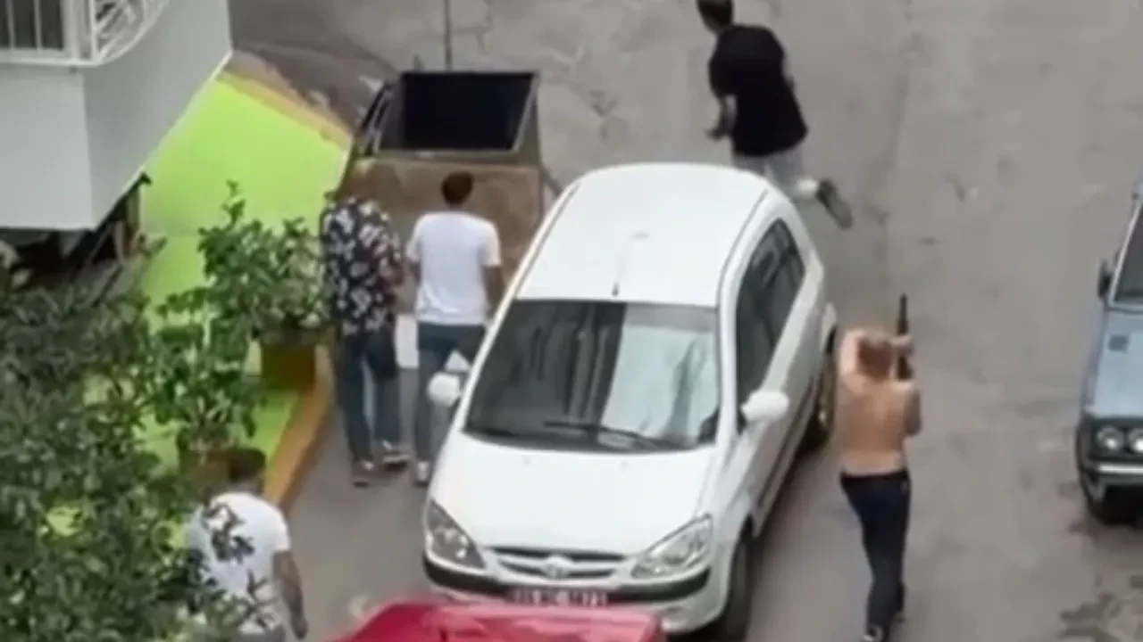 İzmir'de sokak ortasında pompalı tüfekle terör estirdiler! Ateş açıp kaçan şüpheliler kıskıvrak yakalandı