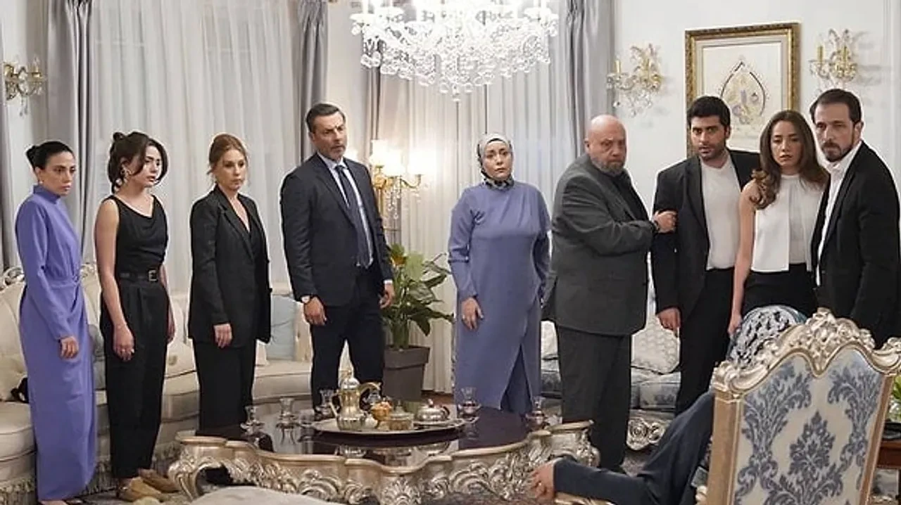 Kızılcık Şerbeti'nin eski yıldızları yeniden bir arada! O kare sosyal medyayı salladı