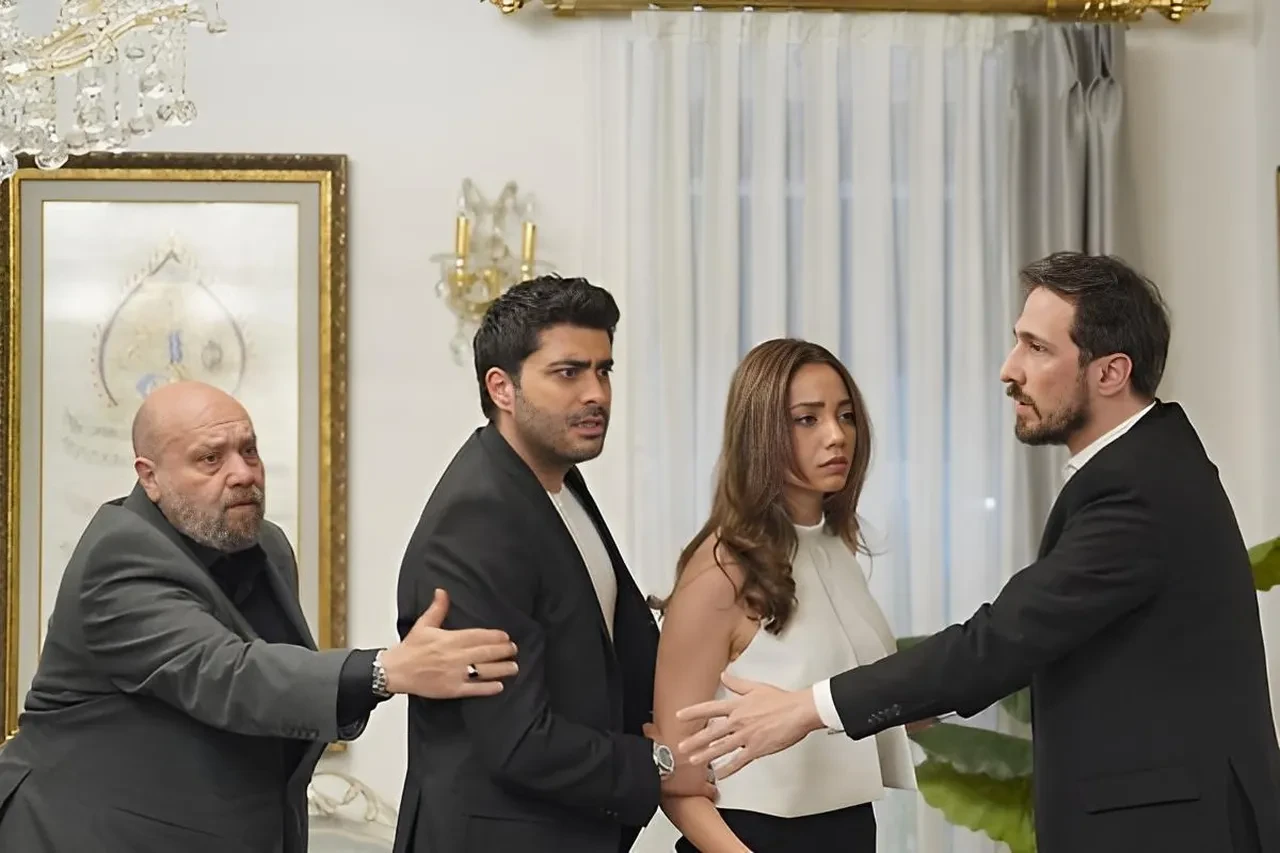 Kızılcık Şerbeti'nin eski yıldızları yeniden bir arada! O kare sosyal medyayı salladı