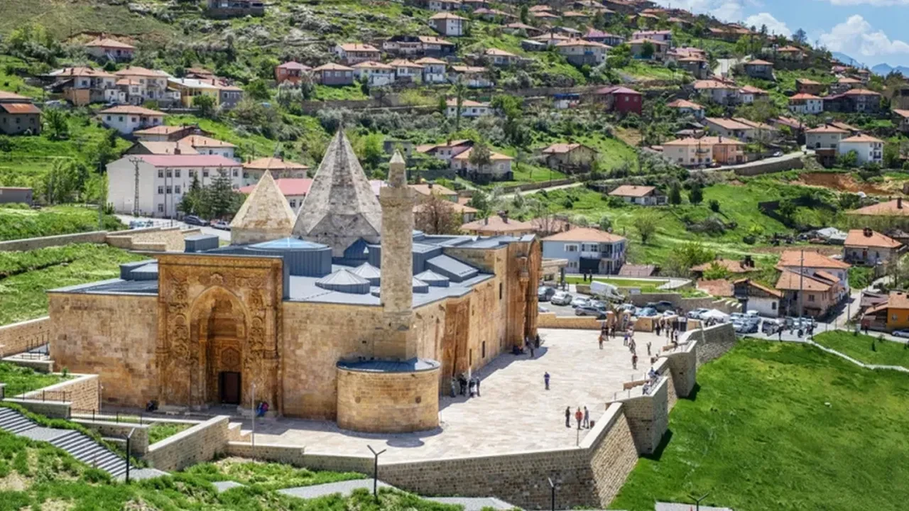 Merakla beklenen 'Karakuyu' dizisinin kanalı ve yönetmeni belli oldu!