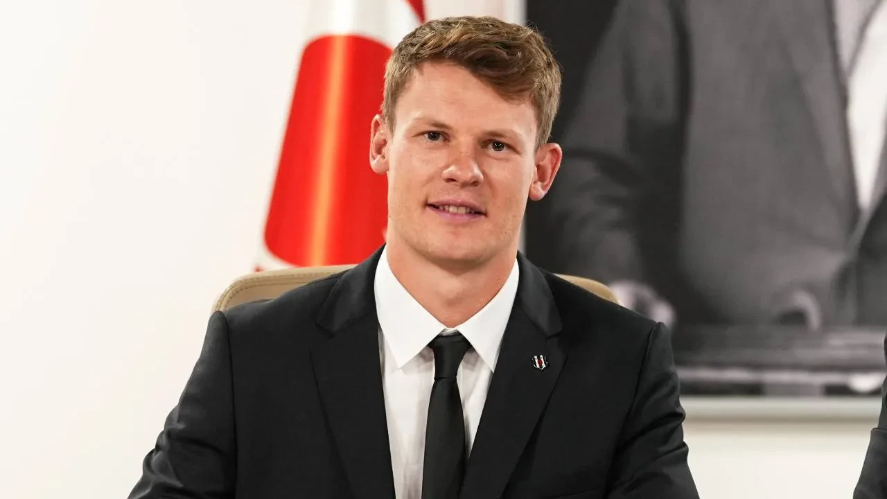 Nübel, Beşiktaş'ın teklifine verdiği ilk tepkiyi açıkladı! "Beşiktaş'tan gelen teklifi duyduğumda..."