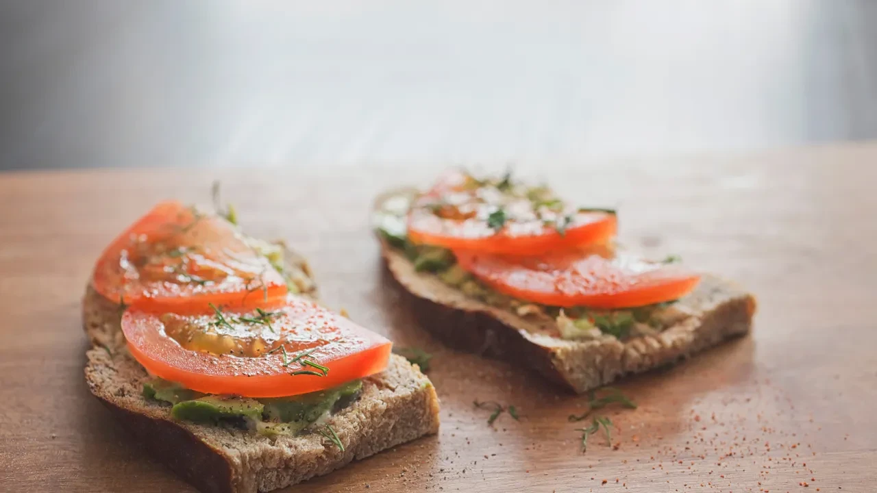 Tost severler bu tarife bayılacak! Tam anne lezzetli ekşi mayalı tost