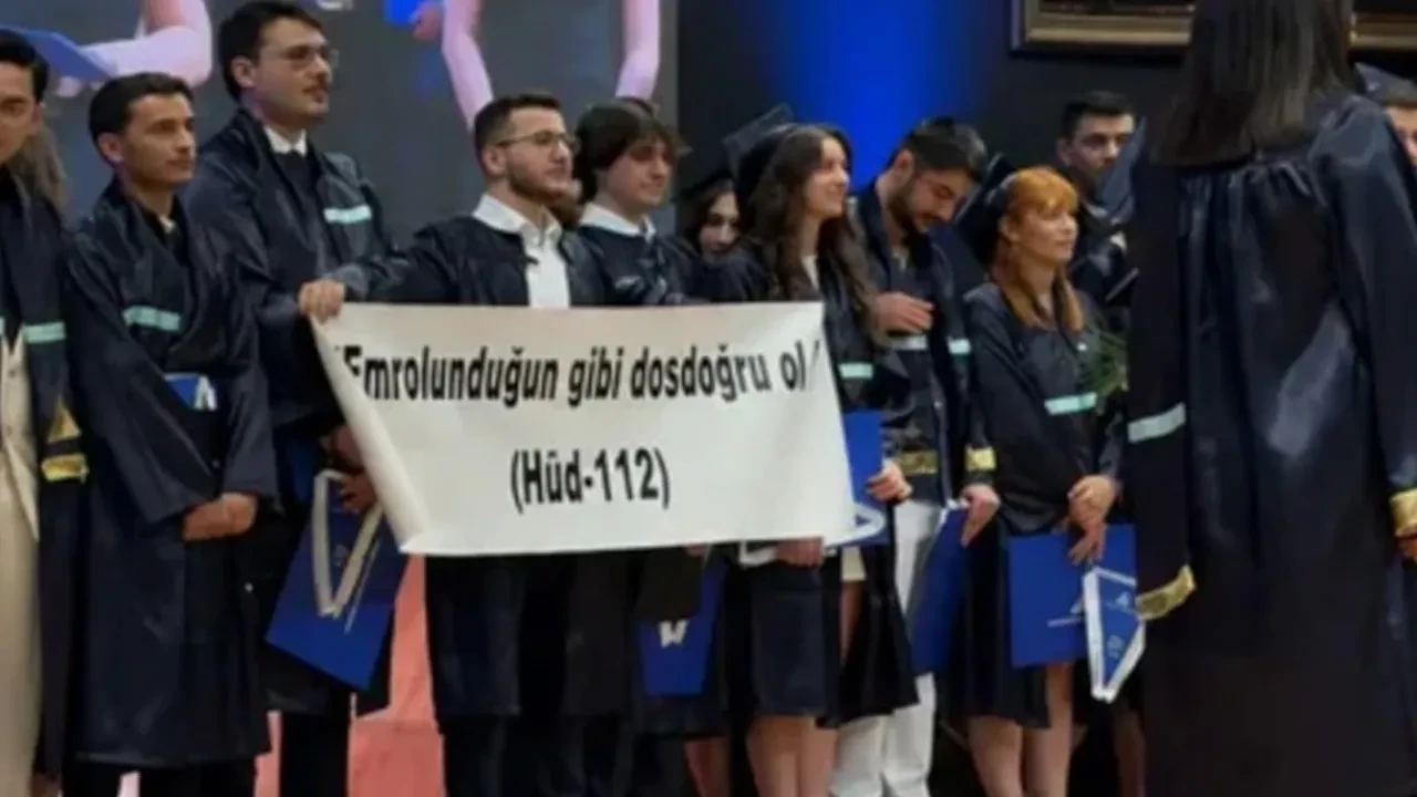 YÖK Yeditepe Üniversitesi mezuniyet törenindeki ayet saygısızlığına soruşturma başlattı