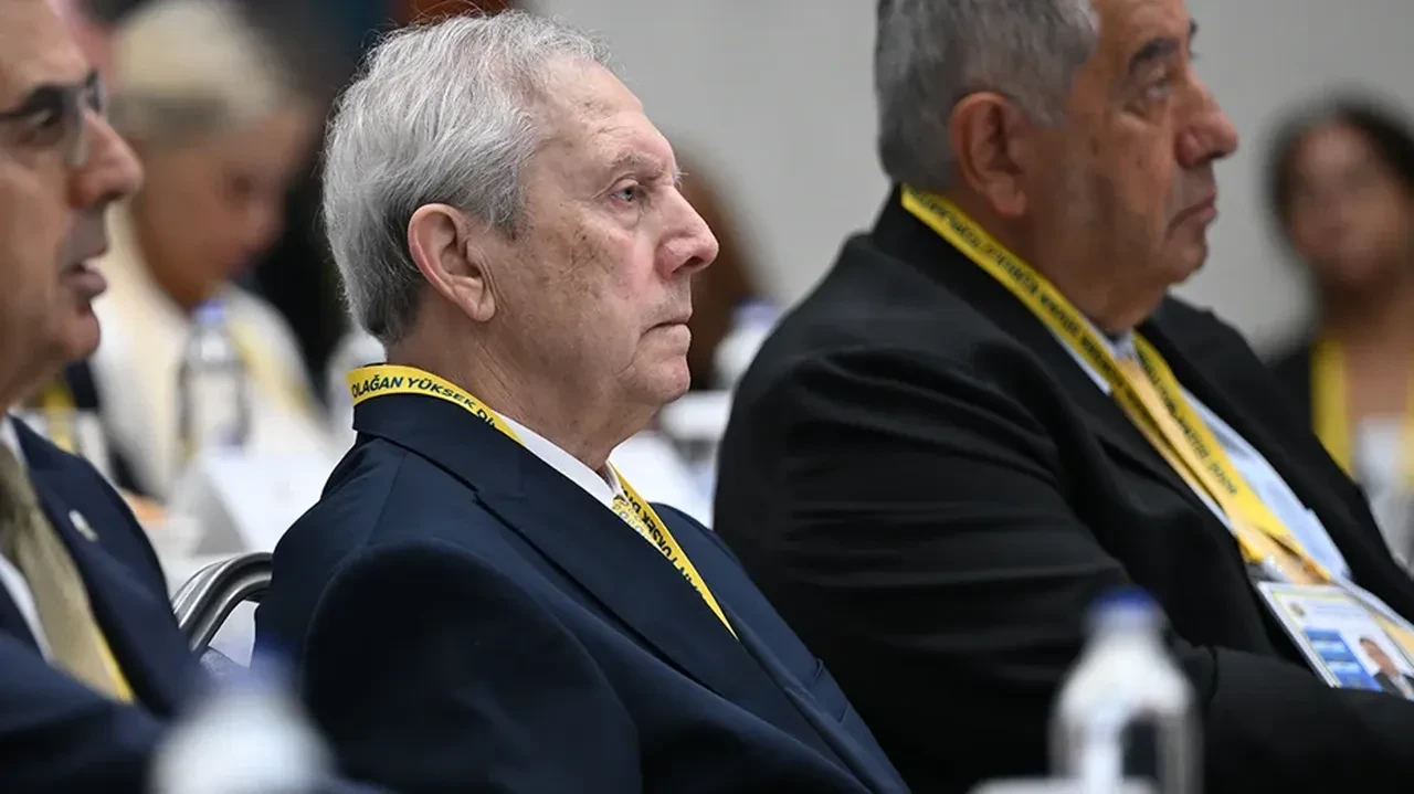 Aziz Yıldırım kürsüden duyurdu: Haftalardır beklenen transfer müjdesini verdi!