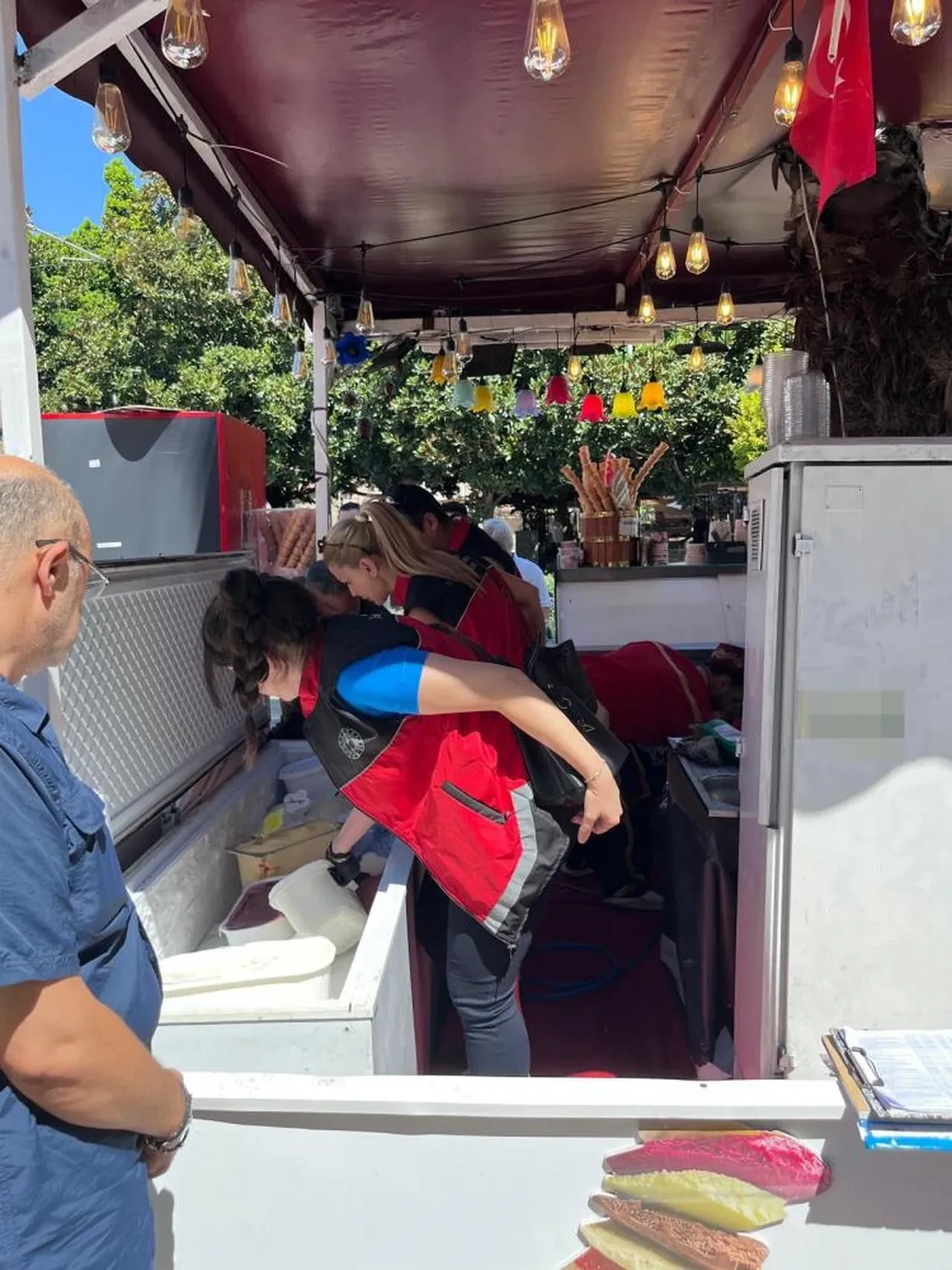 Bir külah dondurmaya 10 euro istediler! Müşteriler şikayet yağdırdı