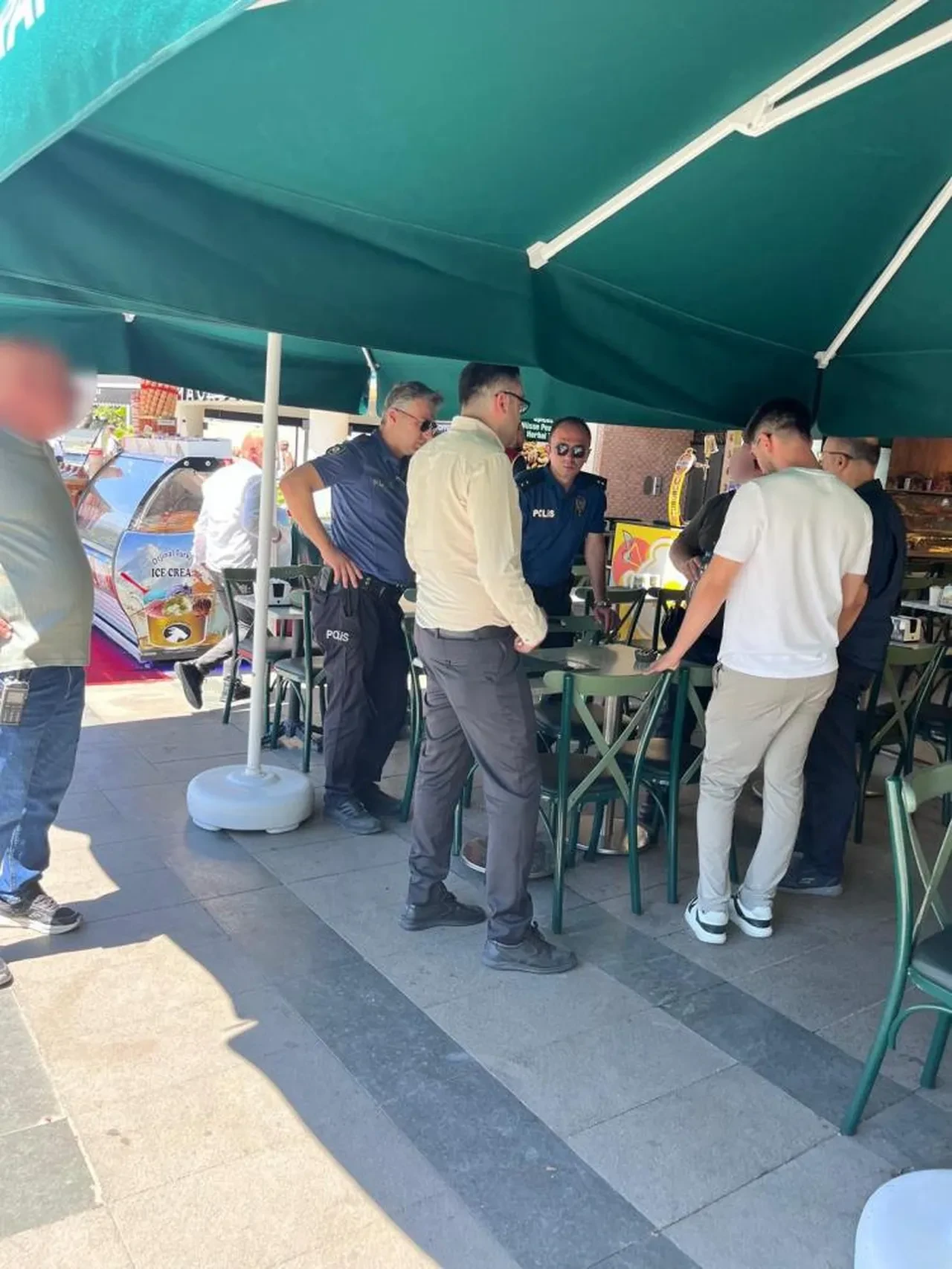 Bir külah dondurmaya 10 euro istediler! Müşteriler şikayet yağdırdı