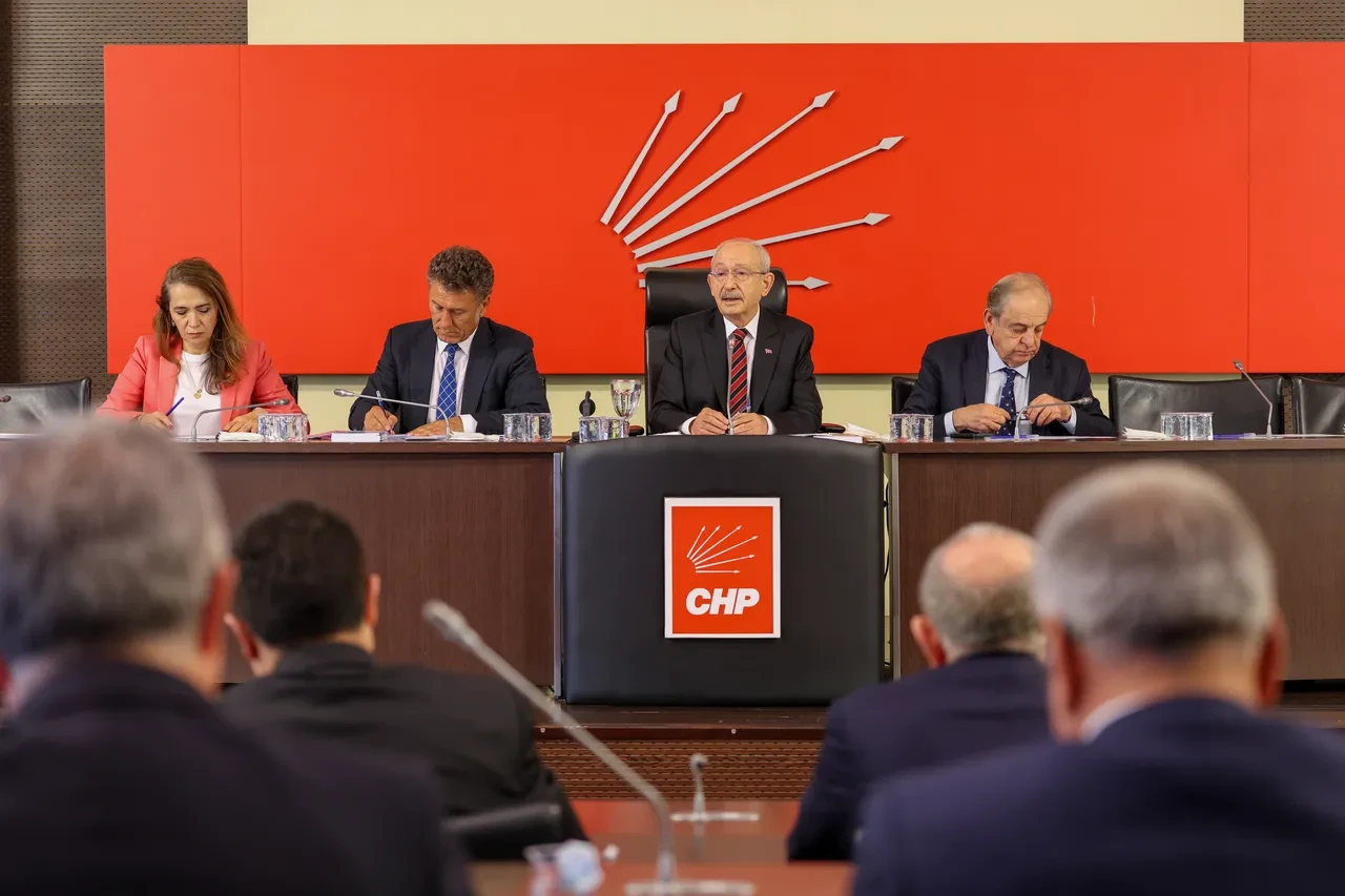 CHP'den kararsız belediye başkanlarına net mesaj: Tarafınızı seçin