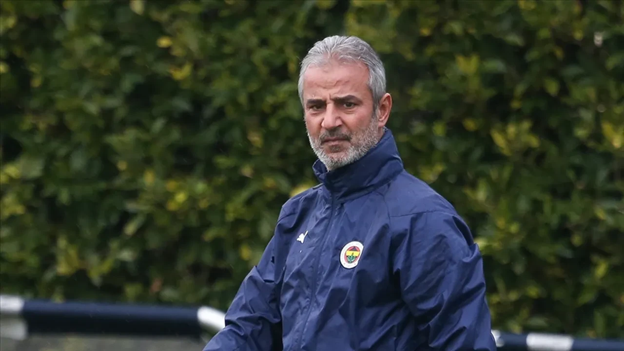 Fenerbahçe aradığı stoperi Süper Lig'de buldu: Transferde mutlu son çok yakın!